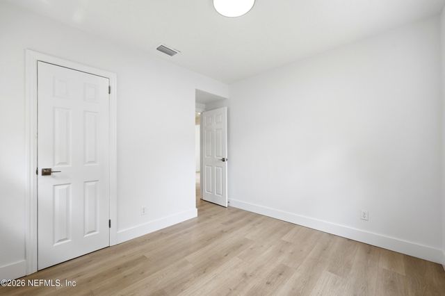 4242 PINEWOOD Avenue, Jacksonville, FL 32207