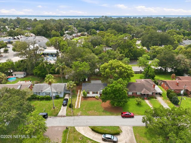 4242 PINEWOOD Avenue, Jacksonville, FL 32207