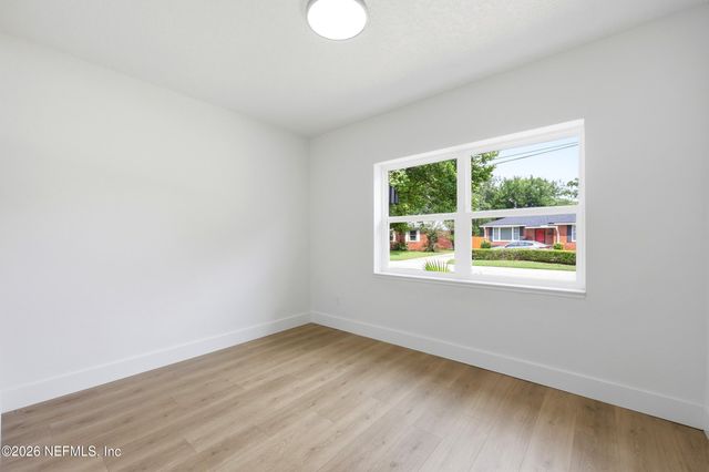 4242 PINEWOOD Avenue, Jacksonville, FL 32207