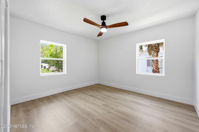 4242 PINEWOOD Avenue, Jacksonville, FL 32207