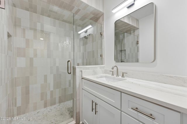 4242 PINEWOOD Avenue, Jacksonville, FL 32207