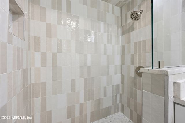 4242 PINEWOOD Avenue, Jacksonville, FL 32207