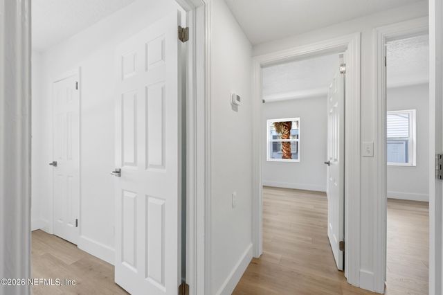 4242 PINEWOOD Avenue, Jacksonville, FL 32207