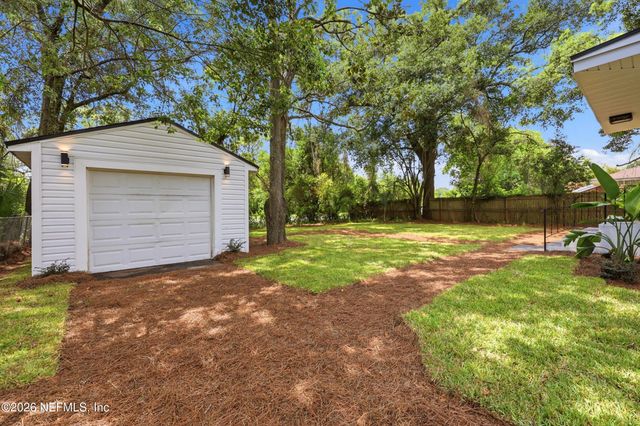 4242 PINEWOOD Avenue, Jacksonville, FL 32207