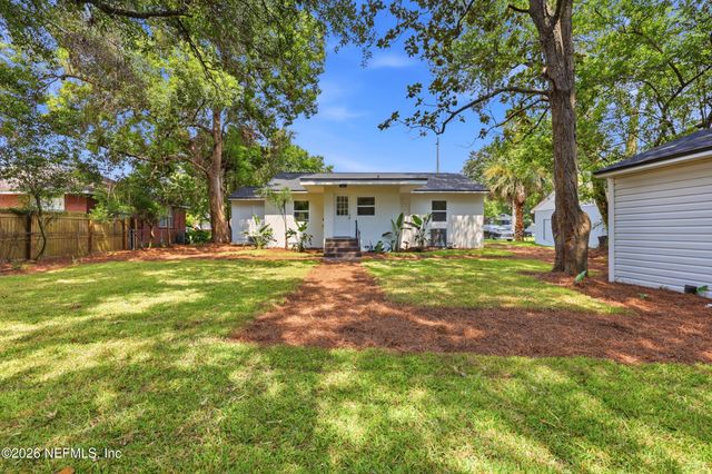 4242 PINEWOOD Avenue, Jacksonville, FL 32207