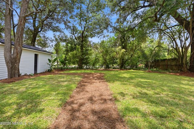 4242 PINEWOOD Avenue, Jacksonville, FL 32207