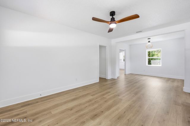 4242 PINEWOOD Avenue, Jacksonville, FL 32207