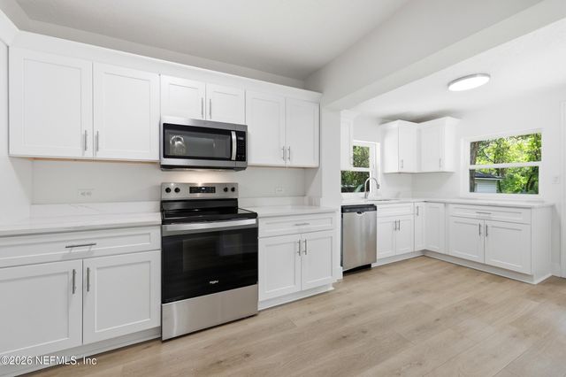 4242 PINEWOOD Avenue, Jacksonville, FL 32207