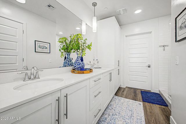 7300 E EARLL Drive 2013, Scottsdale, AZ 85251