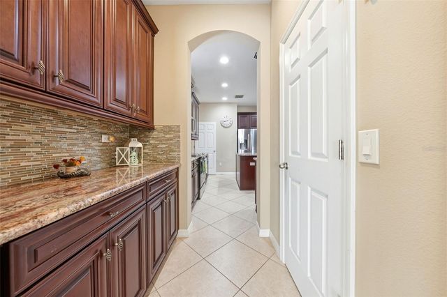 979 COUNTS CREST CIRCLE, Apopka, FL 32712