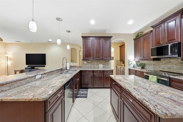 979 COUNTS CREST CIRCLE, Apopka, FL 32712