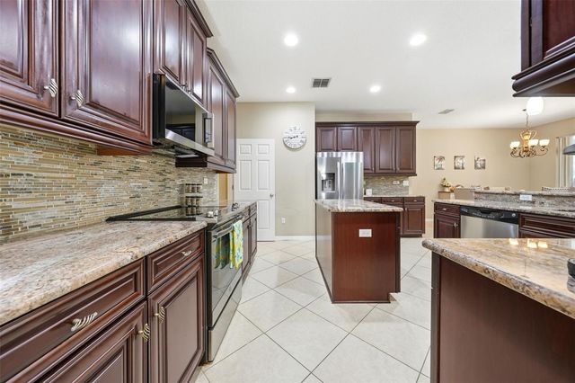 979 COUNTS CREST CIRCLE, Apopka, FL 32712