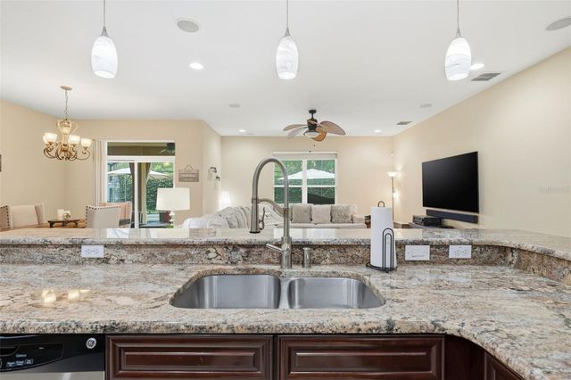 979 COUNTS CREST CIRCLE, Apopka, FL 32712