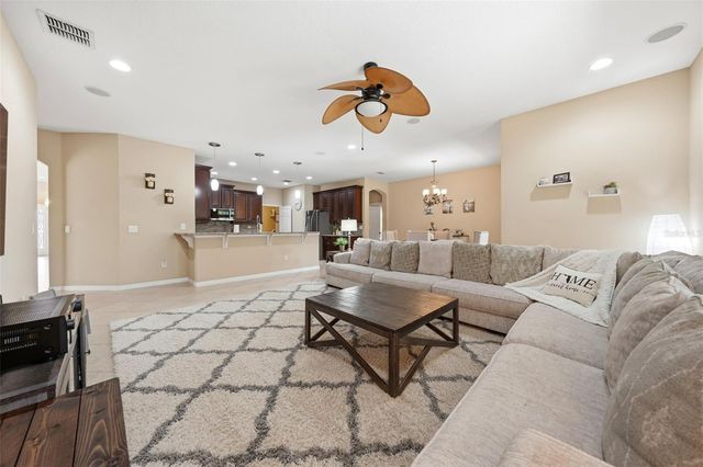 979 COUNTS CREST CIRCLE, Apopka, FL 32712