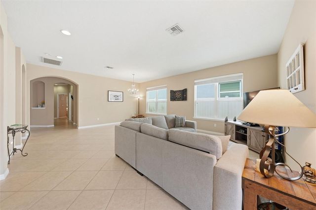 979 COUNTS CREST CIRCLE, Apopka, FL 32712