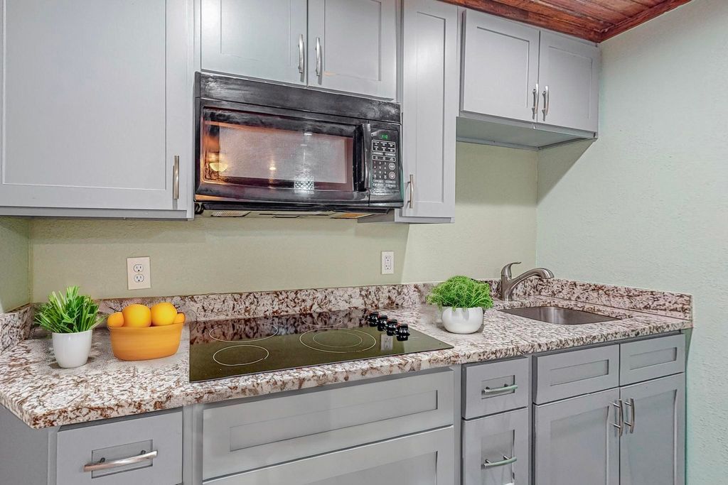 1716B first Avenue, Corsicana, TX 75110