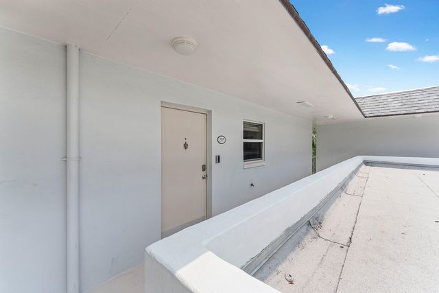207 Tropic Isle Drive 2050, Delray Beach, FL 33483