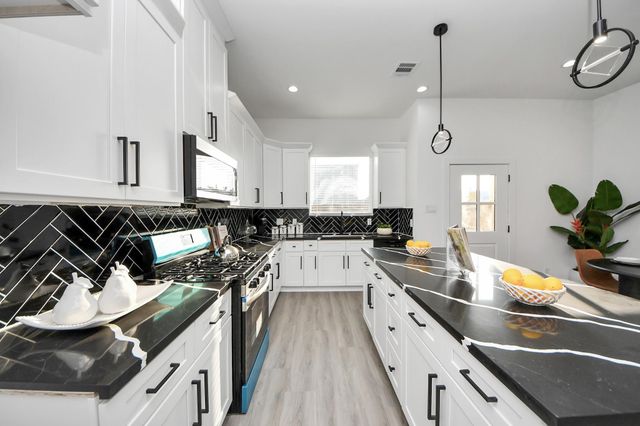 8533 Amadwe Street B, Houston, TX 77051