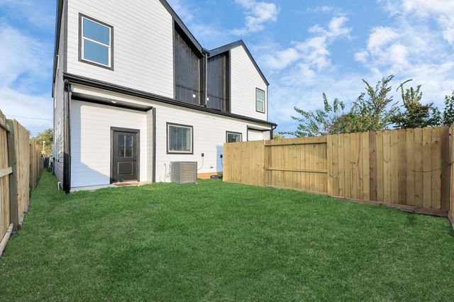 8533 Amadwe Street B, Houston, TX 77051