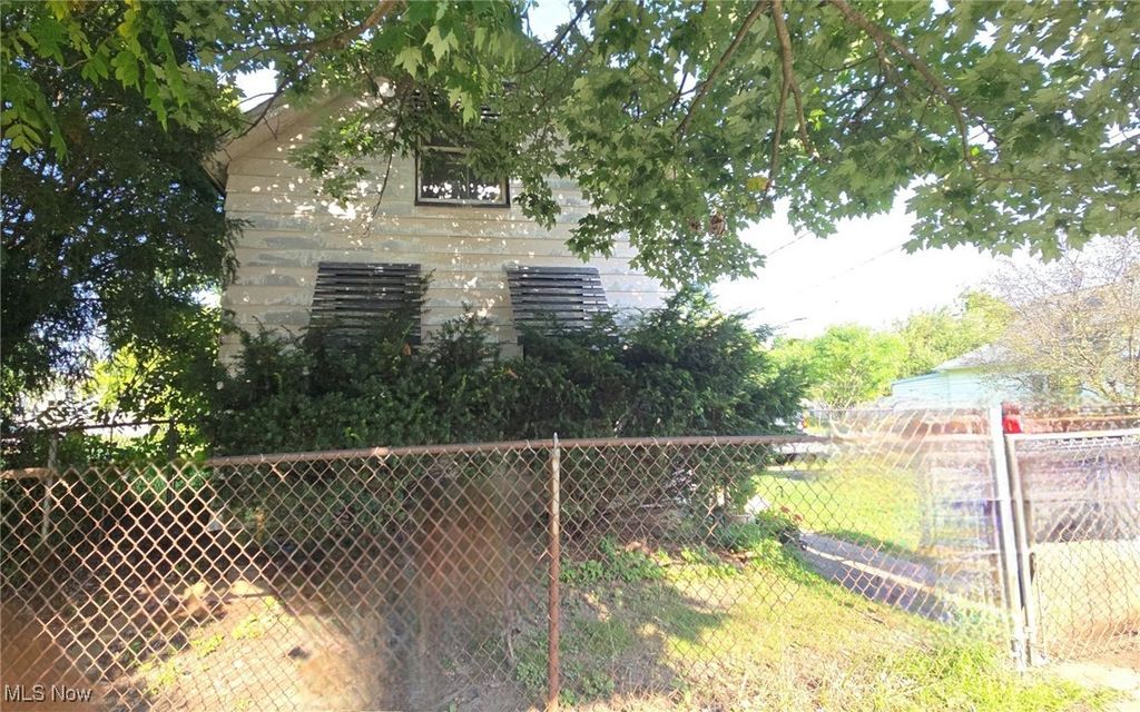 3221 W 56th Street, Cleveland, OH 44102