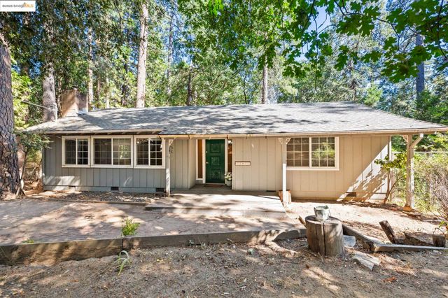 22977 Hawk Ln, Twain Harte, CA 95383