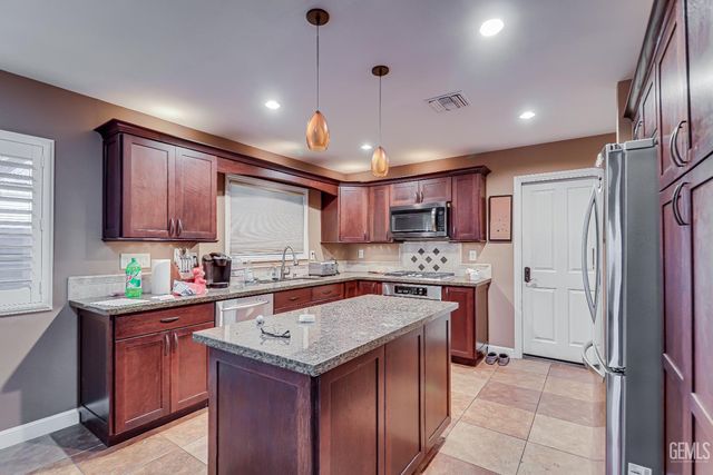 506 Shasta Street, Taft, CA 93268