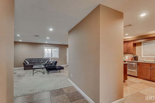 506 Shasta Street, Taft, CA 93268