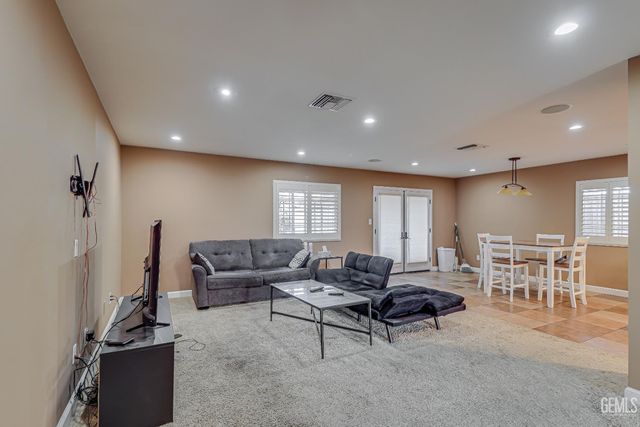 506 Shasta Street, Taft, CA 93268