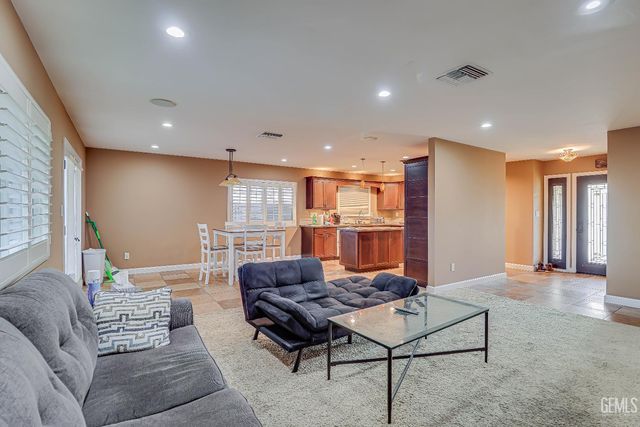 506 Shasta Street, Taft, CA 93268