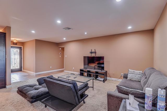 506 Shasta Street, Taft, CA 93268