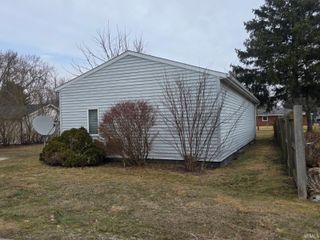 4619 & 4619 1/2 S Carey Street, Marion, IN 46953