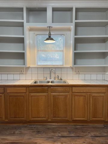 606 Mesquite ST, Bastrop, TX 78602