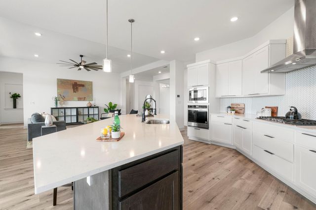 312 Starfire DR, Dripping Springs, TX 78620