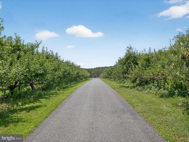 1494 MOUNTAIN RD, Orrtanna, PA 17353