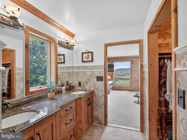 1494 MOUNTAIN RD, Orrtanna, PA 17353