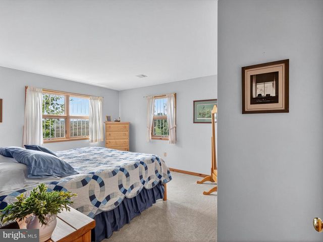 1494 MOUNTAIN RD, Orrtanna, PA 17353