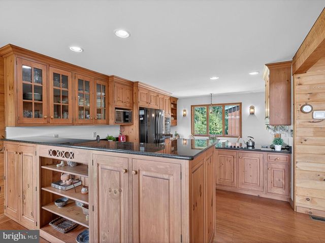 1494 MOUNTAIN RD, Orrtanna, PA 17353