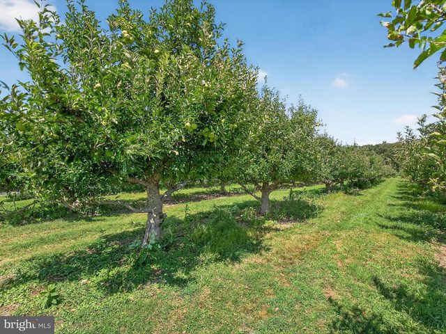 1494 MOUNTAIN RD, Orrtanna, PA 17353