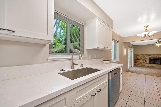 5824 Hesper Way, Carmichael, CA 95608