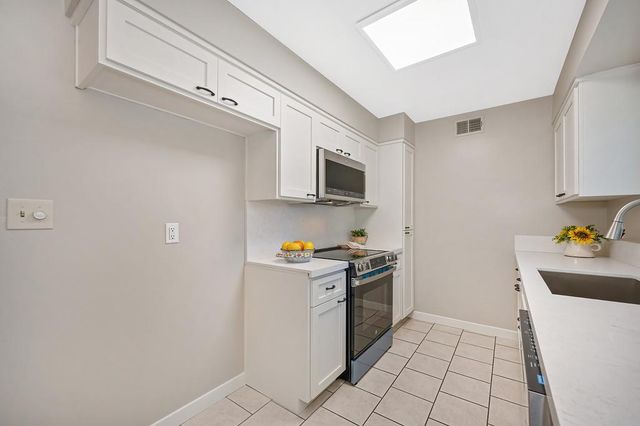 5824 Hesper Way, Carmichael, CA 95608