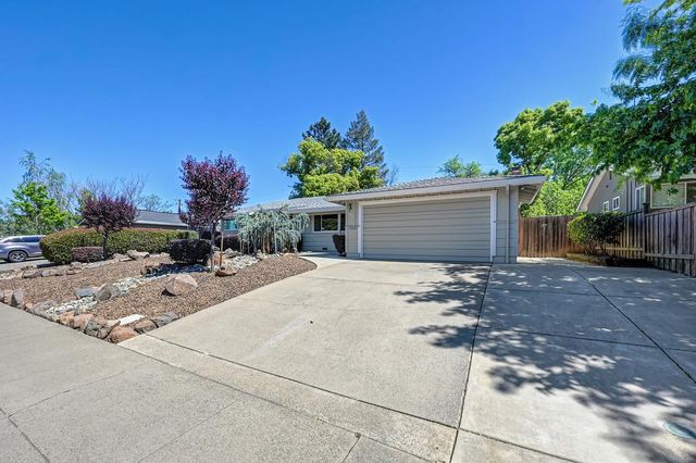 5824 Hesper Way, Carmichael, CA 95608