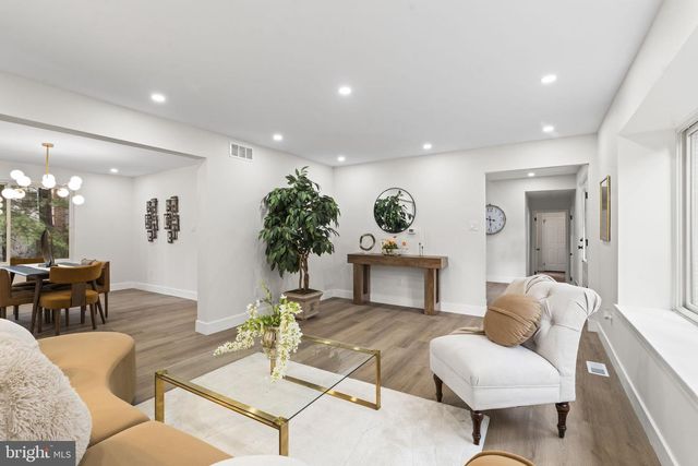 2 HARWOOD DR, Voorhees, NJ 08043