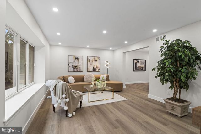 2 HARWOOD DR, Voorhees, NJ 08043