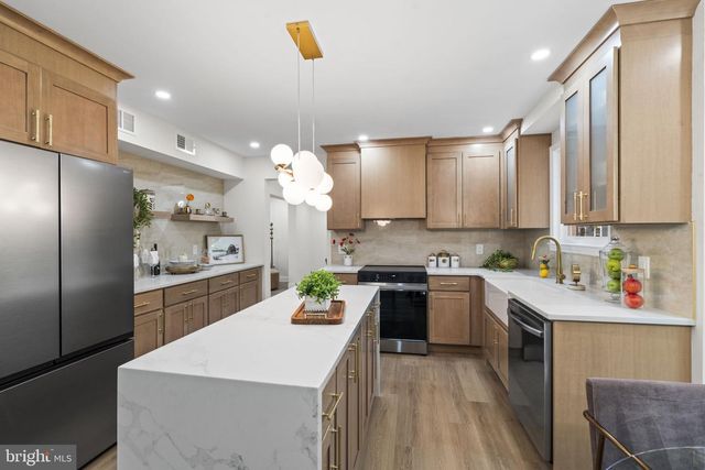 2 HARWOOD DR, Voorhees, NJ 08043