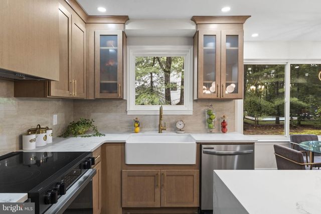 2 HARWOOD DR, Voorhees, NJ 08043