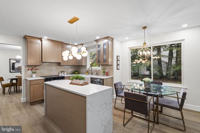 2 HARWOOD DR, Voorhees, NJ 08043