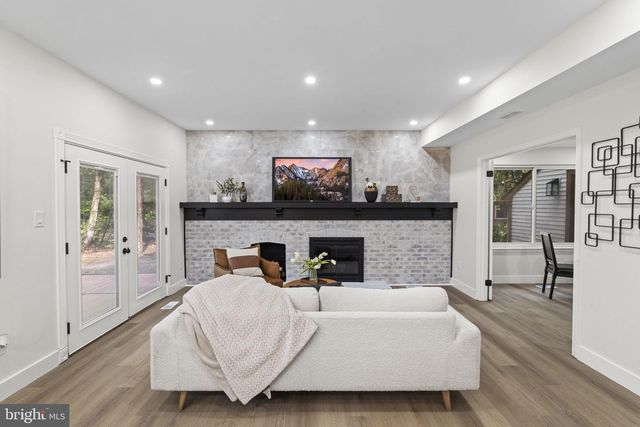 2 HARWOOD DR, Voorhees, NJ 08043