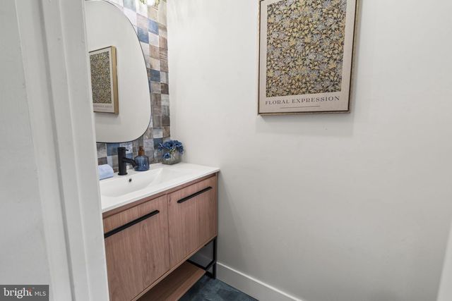 2 HARWOOD DR, Voorhees, NJ 08043