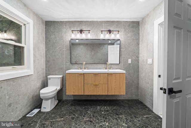 2 HARWOOD DR, Voorhees, NJ 08043