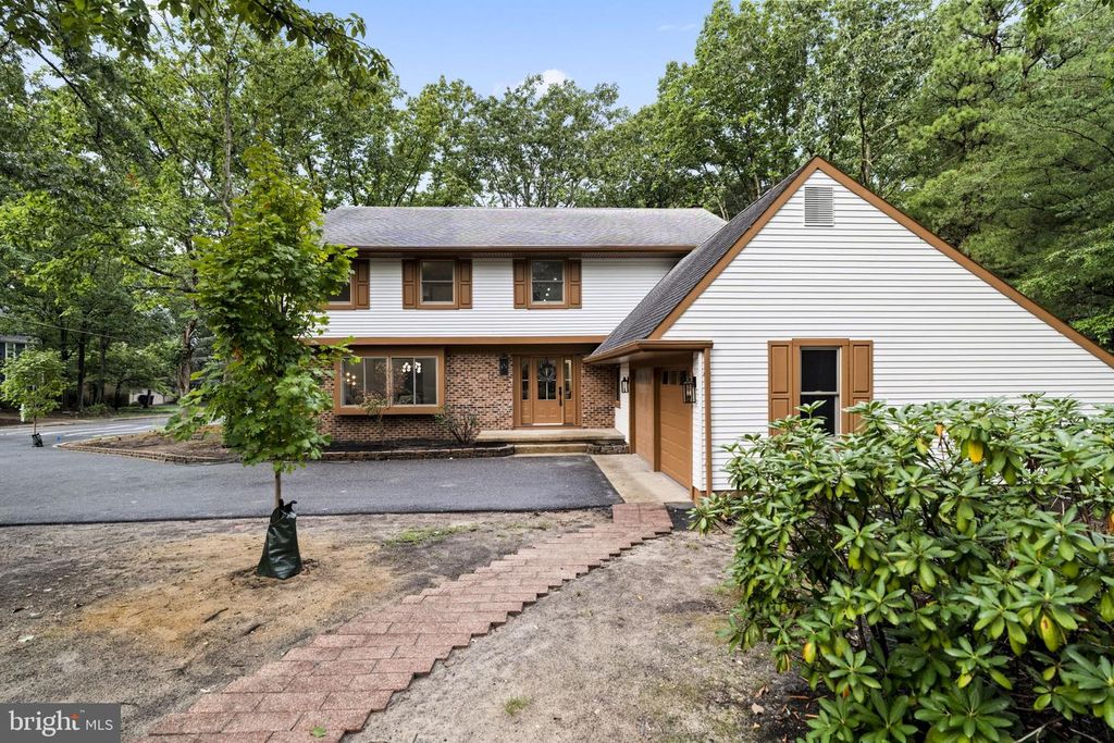 2 HARWOOD DR, Voorhees, NJ 08043